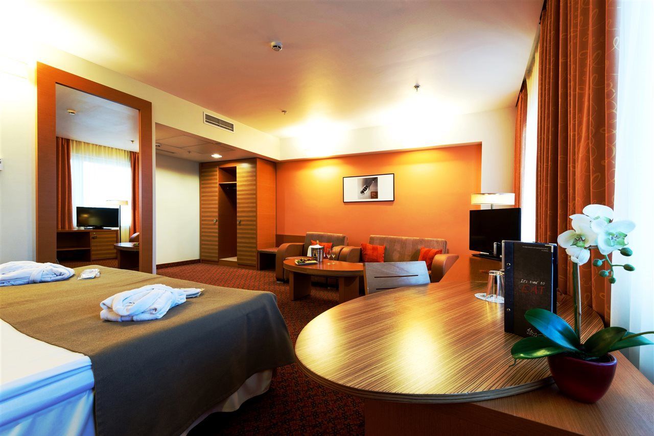 Ac Hotel By Marriott Riga Exterior foto